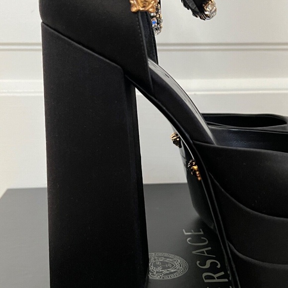 Versace Medusa Aevitas Black Satin Crystal Logo Charm Platform Runway Pumps - Picture 12 of 16